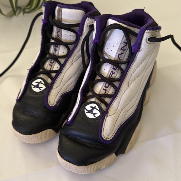 Air Jordan Pro Strong 'White Black Electro Purple
Youth Kids Size 2Y - Picture 12 of 12